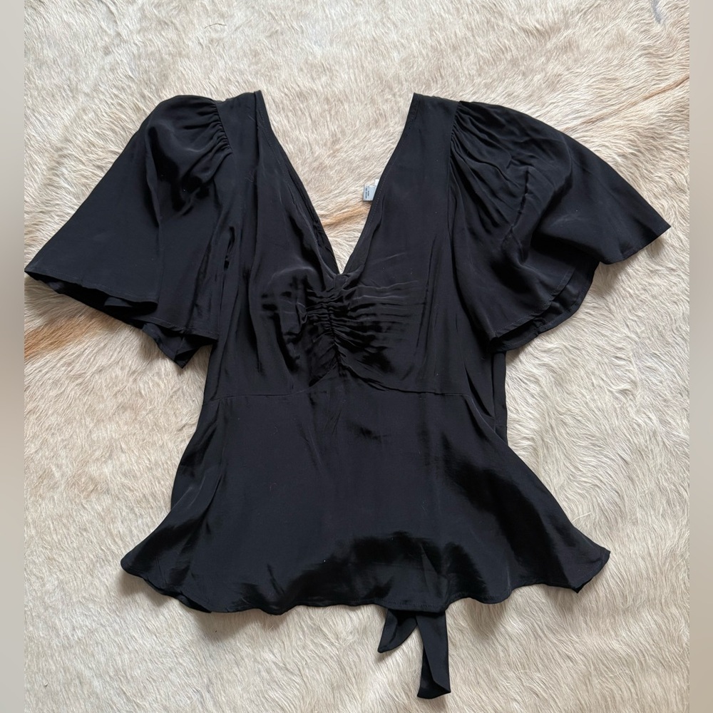 Blk bell sleeve blouse